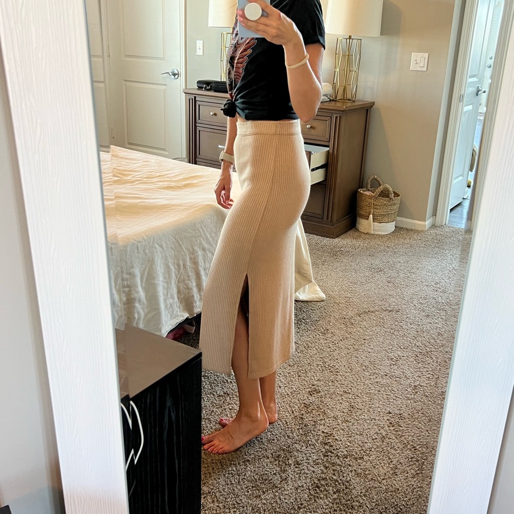 Abercrombie and Fitch knit midi skirt - Picture 2 of 3